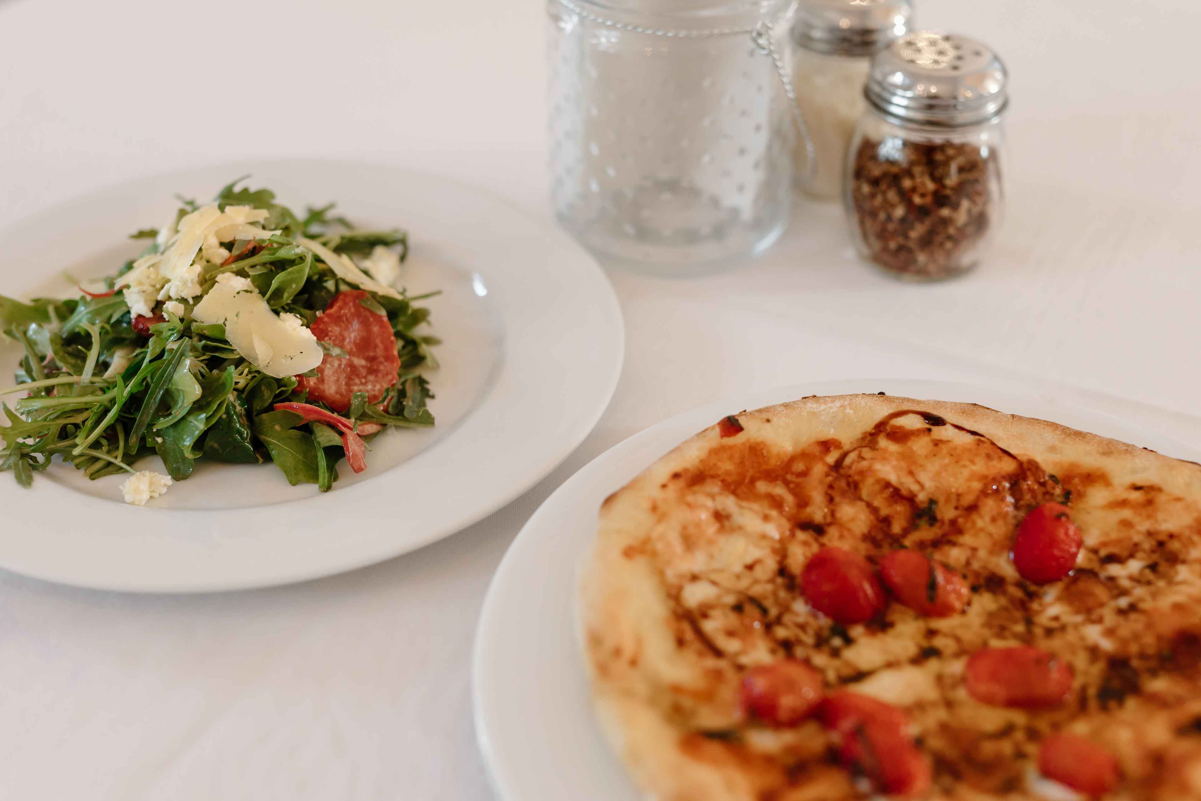 pizza and salad on pizza and pinot event in the generals daugther sonoma