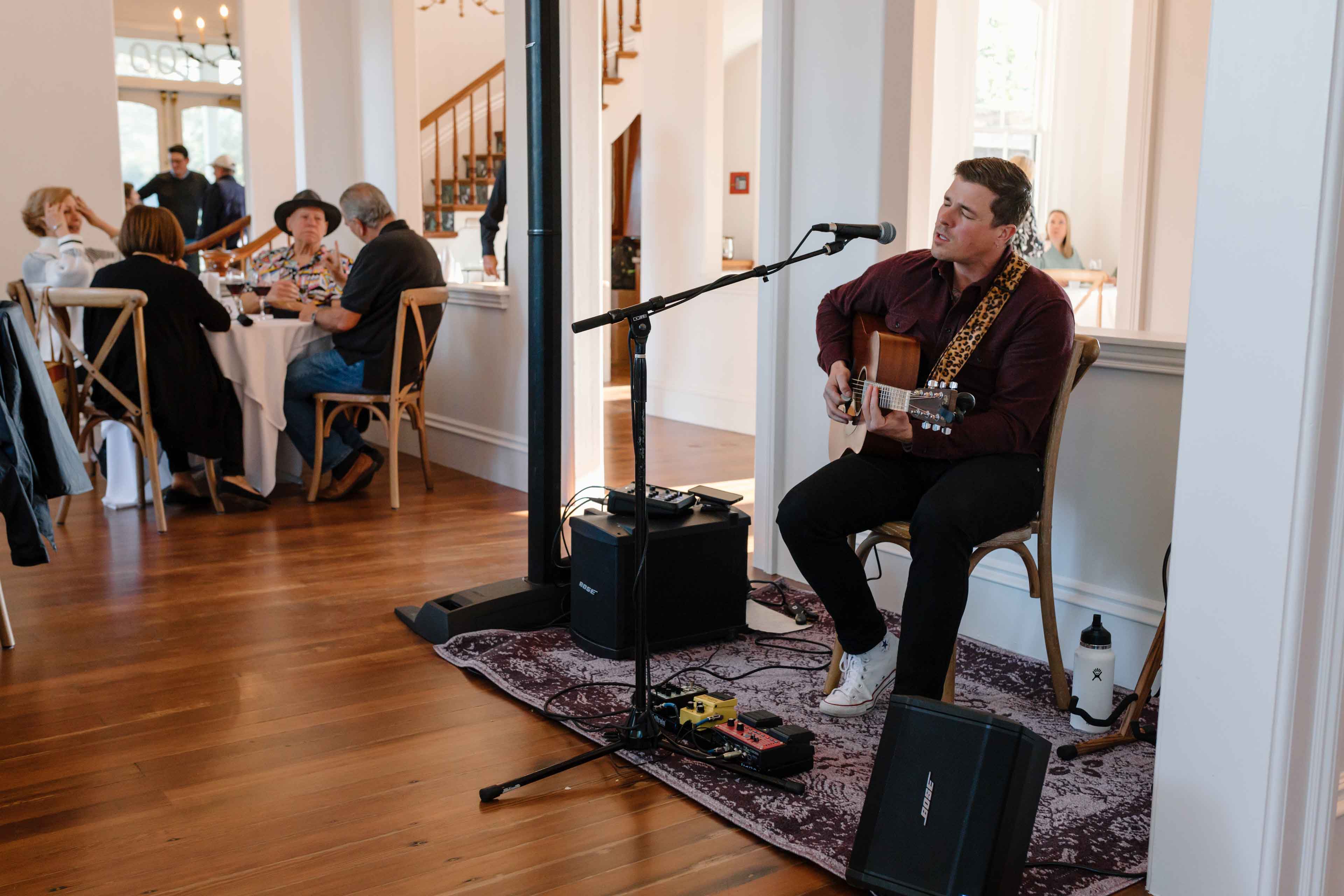 singer playing live music at pizza and pinot in sonoma